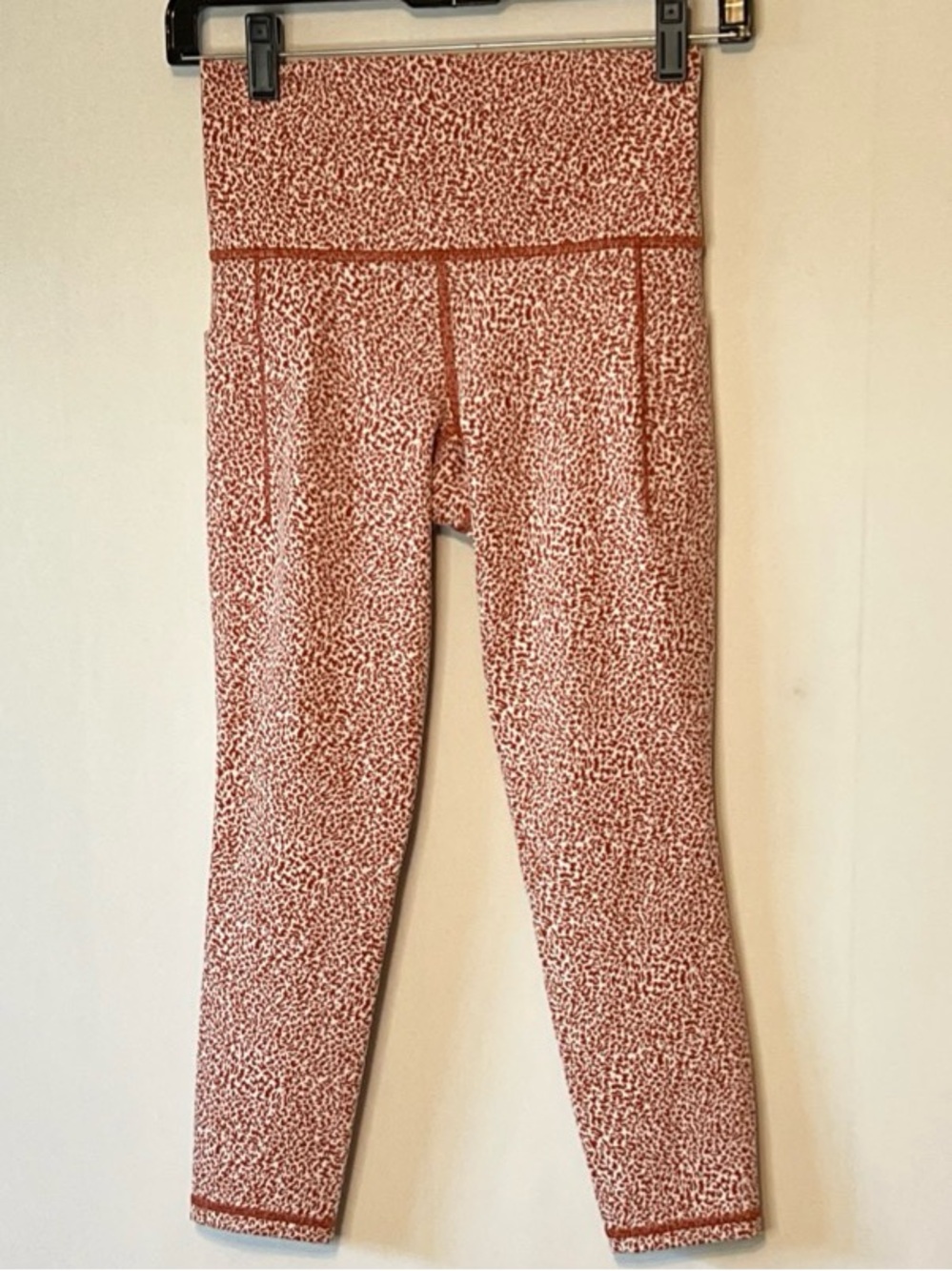 Athleta Salutation Stash Tight Textured Sz XSP Activewear Leggings Media Pockets